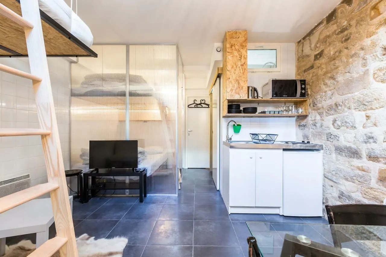 Apartment Attractive 25 M2 In A District *